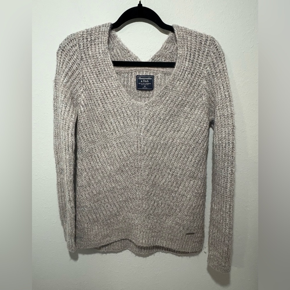 Abercrombie & Fitch Women’s V-Neck Sweater Beige Gray Knit Long Sleeve Pullover